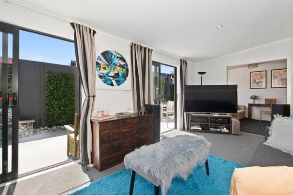 Sunnyside Spa Retreat - Mangawhai Holiday Home