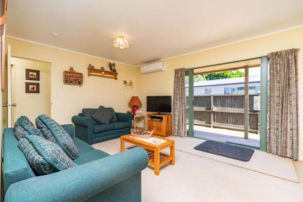 Hibiscus House - Mangawhai Heads Holiday Home