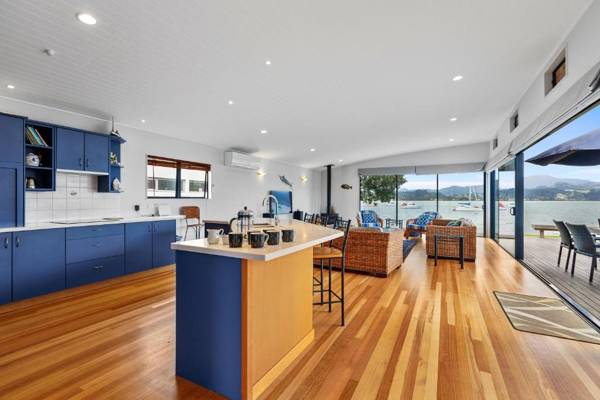 Omaha Views - Omaha Holiday Home