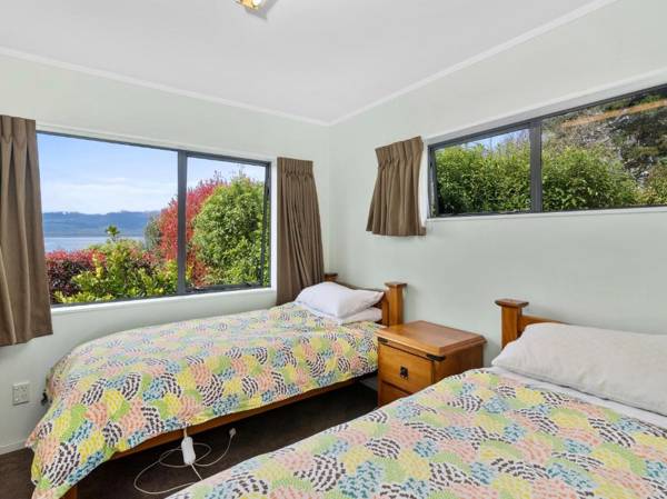 Lakeside Escape - Lake Tarawera Holiday Home