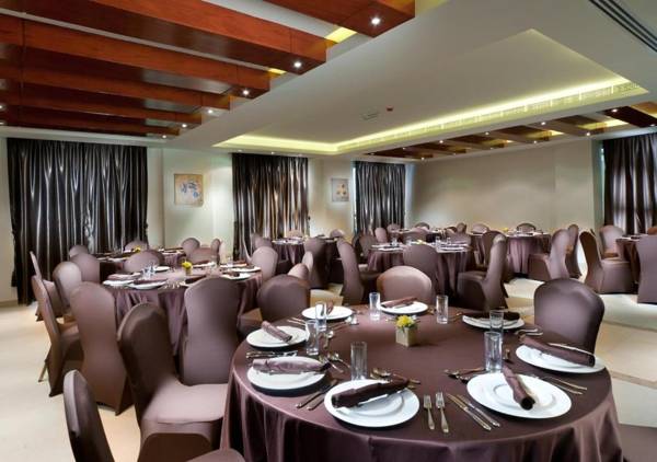 Al Hail Waves Hotel Managed By Centara