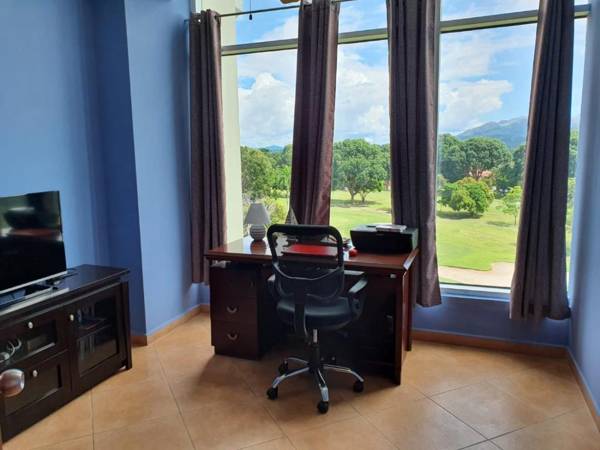 Workspace - Quiet and Relaxing Condo at the golf