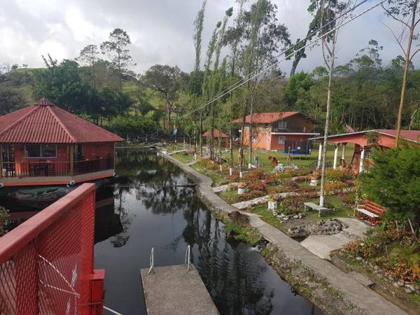 Cabañas Mountain River Lake Inn