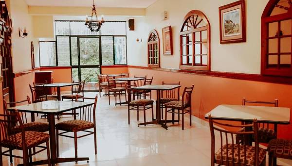 Hotel Manhattan Inn Airport