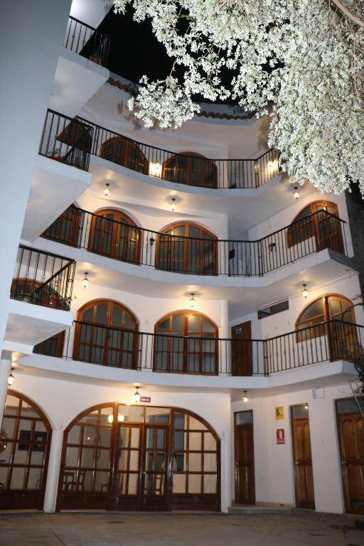 Astromelia Hotel