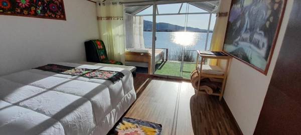 Uros Amaru Marka Lodge