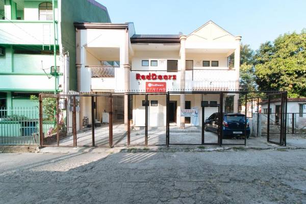 RedDoorz near De La Salle Dasmarinas Cavite