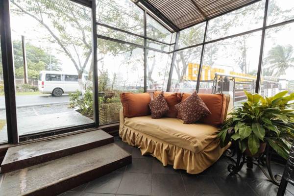 RedDoorz Plus The Ridge Tagaytay City - Vaccinated Staff