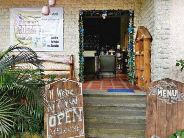 Royal Thee Bed & Breakfast