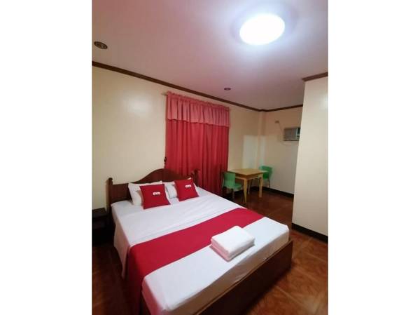 OYO 879 Laurien's Budget Hotel 2