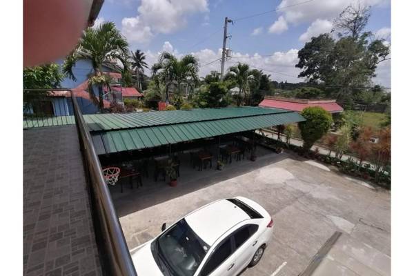 OYO 879 Laurien's Budget Hotel 2