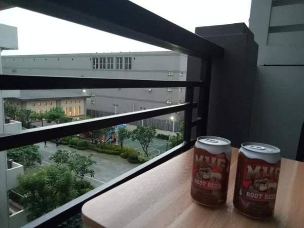 The Redwoods SM Fairview w/ NETFLIX & BALCONY