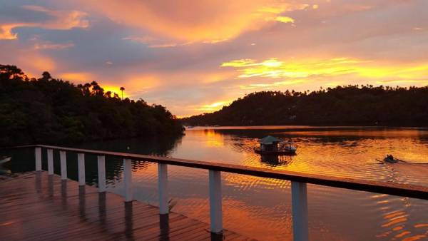 Edgewater Dive & Spa Resort