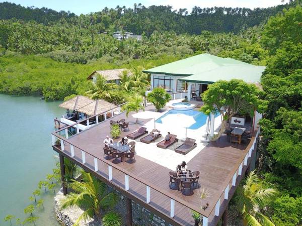 Edgewater Dive & Spa Resort