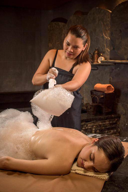 Edsa Shangri-La Manila (Staycation Approved)