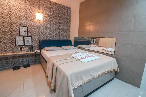 Mahal Kita Drive Inn