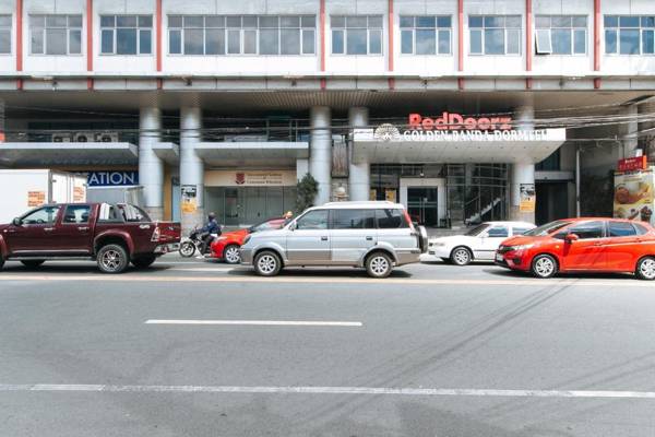 RedDoorz Plus @ E Rodriguez Corner Banawe