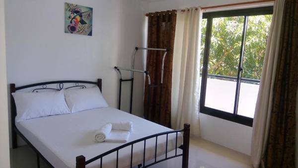 Palines Apartment and Guesthouse