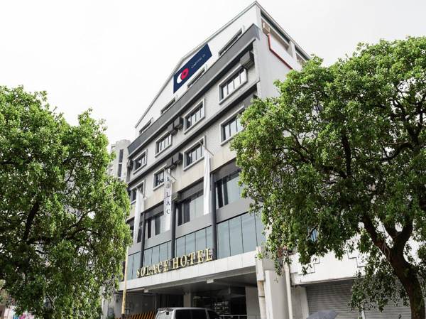 Vaccinated Staff - Capital O 146 Solace Hotel