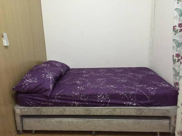 Cheap Condo Stay (Read Description Before Booking)