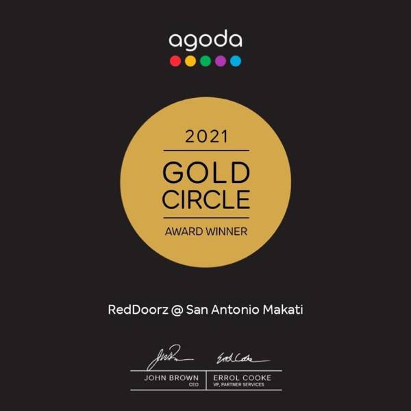 RedDoorz San Antonio Makati - Vaccinated Staff