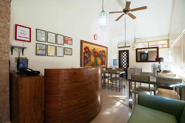 RedDoorz San Antonio Makati - Vaccinated Staff