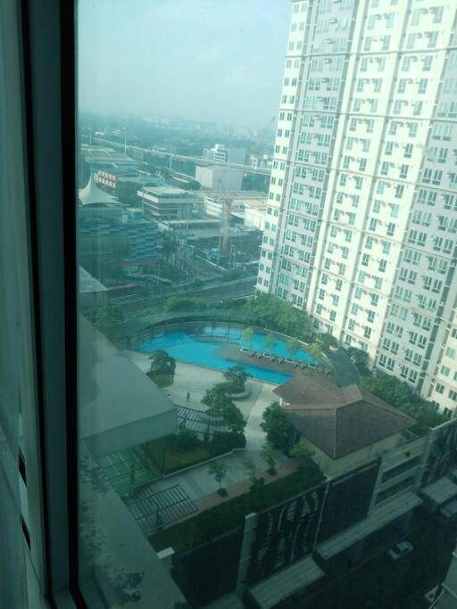 1 br. Condo -EDSA Makati