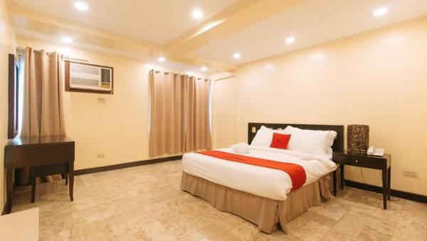 RedDoorz Premium near Greenbelt Makati - Vaccinated Staff