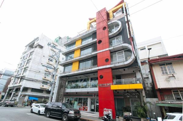 RedDoorz near Bambang Station