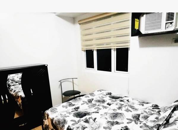 Shaz’s Mplace South Triangle Charming Condo Unit