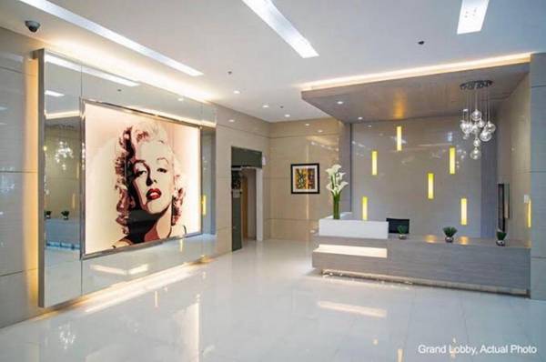 Shaz’s Mplace South Triangle Charming Condo Unit