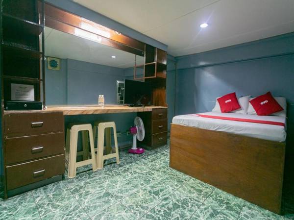 OYO 722 Slouch Hat Inn