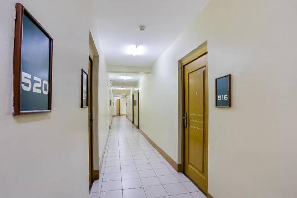 Vaccinated Staff - OYO 190 Anglo Residences