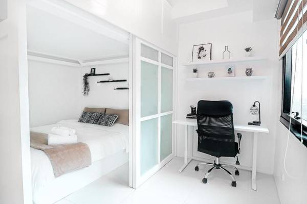 Stylish BGC Studio w/ Netflix & WiFi (Icon Plaza)