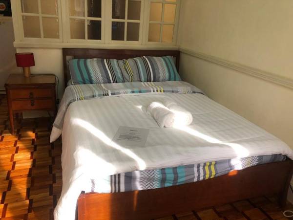 Chic Greenbelt Studio (Netflix & 25 mbps WiFi)