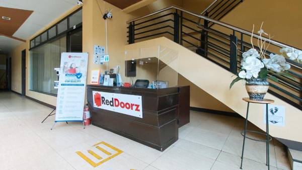 RedDoorz at Arzo Hotel Grand Lodge