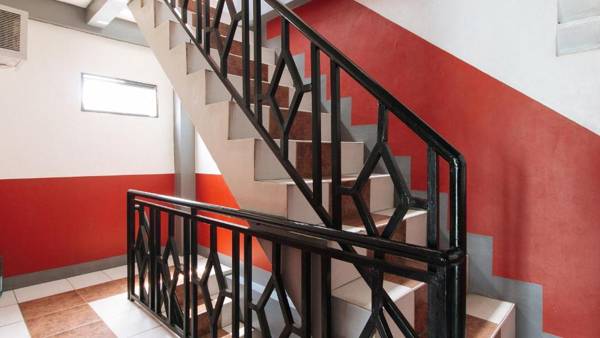 RedDoorz A&F C5 Pinagsama Taguig - Vaccinated Staff