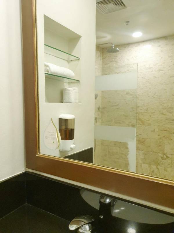 Studio@Somerset MAKATI Great Loc 100MBPS WIFI