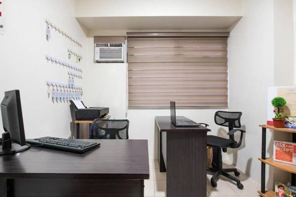 Workspace - OYO 474 Urbandeca Tower 316 Nizami Condotel - Vaccinated Staff