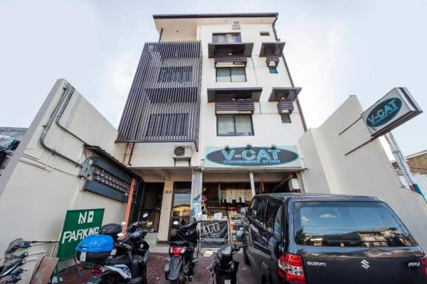 Vaccinated Staff - OYO 490 V-cat Apartelle