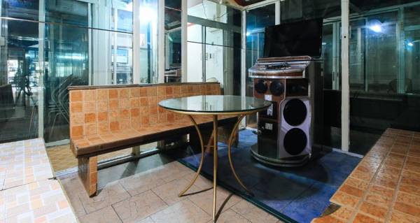 RedDoorz The Providence Tower - Vaccinated Staff