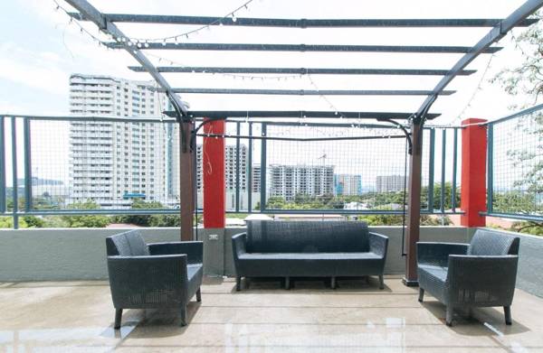 RedDoorz near Tambo Quirino Avenue - Vaccinated Staff