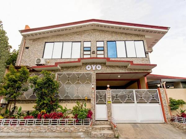 Vaccinated Staff - OYO 805 La Belladoza