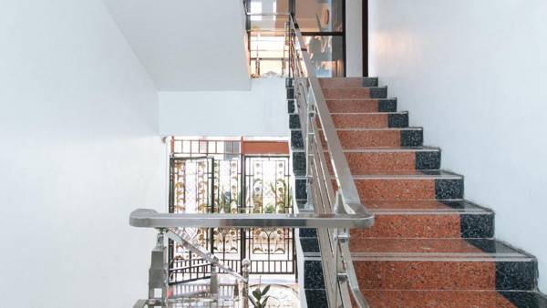 RedDoorz near LRT 2 Antipolo Station - Vaccinated Staff