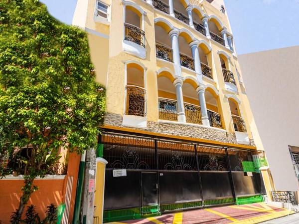 Vaccinated Staff - OYO 831 Casa Maria