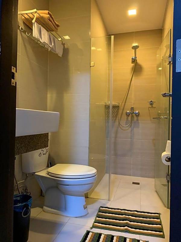 101 Newport Condo Across the Airport