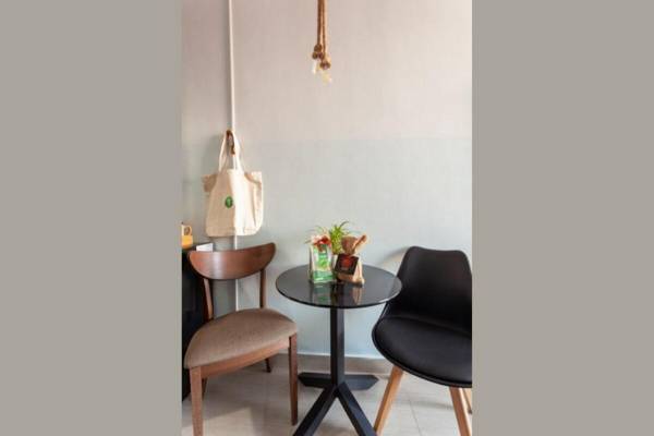 Eco-Friendly Studio with Patio and Plants