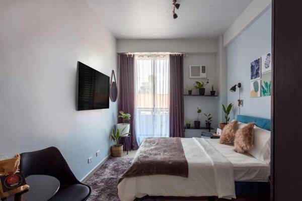 Eco-Friendly Studio with Patio and Plants