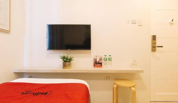 RedDoorz Plus at La Belle Residences Makati City