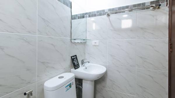 RedDoorz near UST Sampaloc Manila